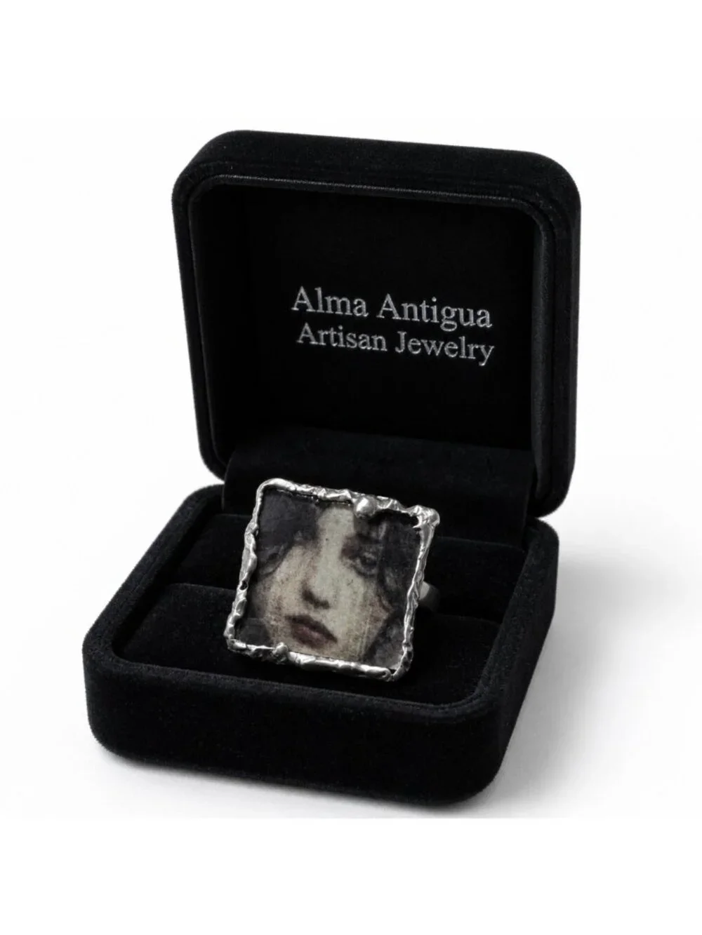Tiny Canvas Statement Ring – Vintage Woman Portrait, Silver-Blend Spoon Bowl Ban